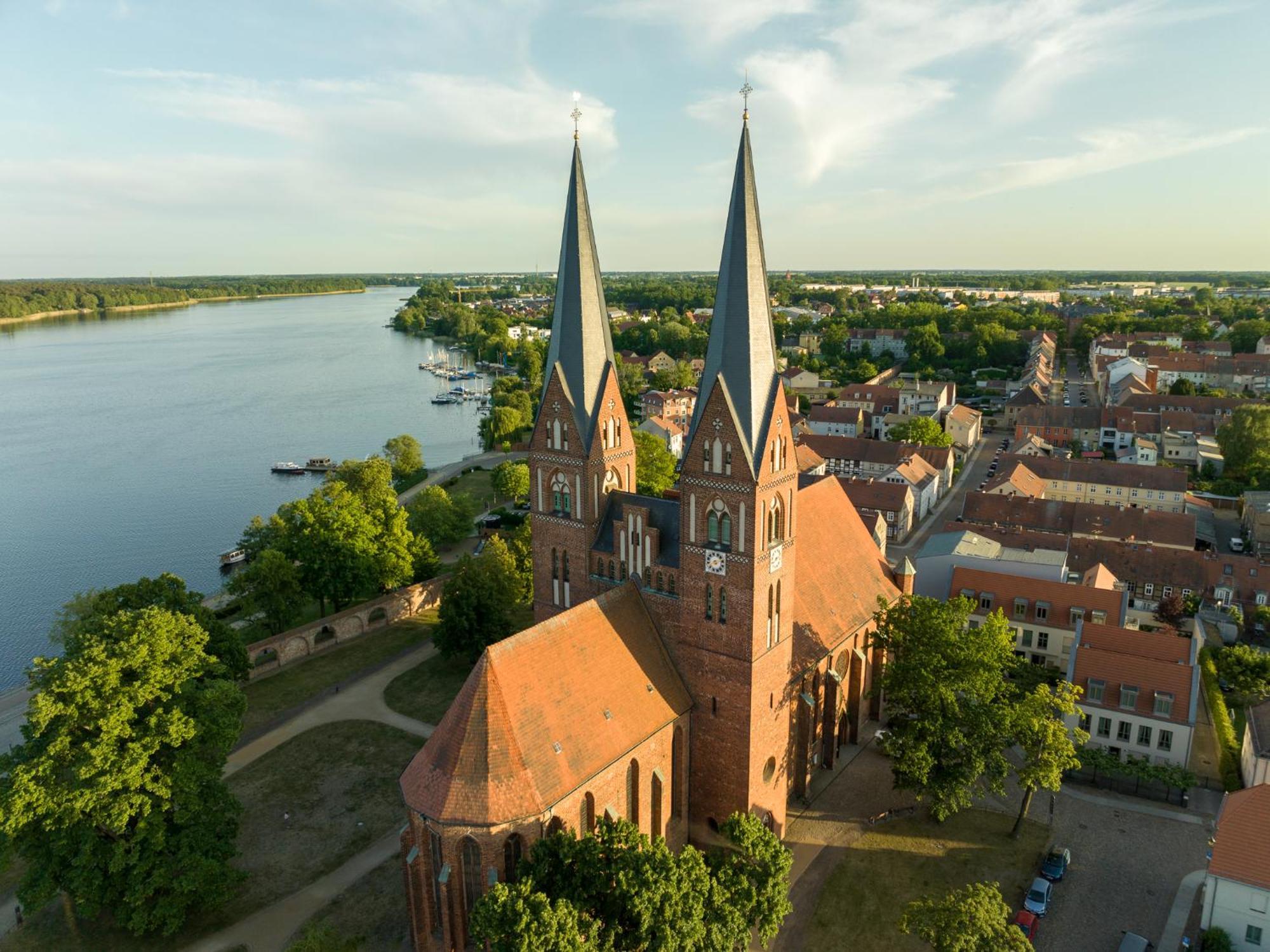 Up Hus Hotel Neuruppin Exterior photo